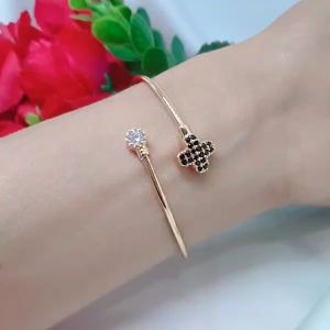 Gelang Tangan Fleksibel Emas: Aksesoris Lapis Emas yang Tidak Mudah Luntur