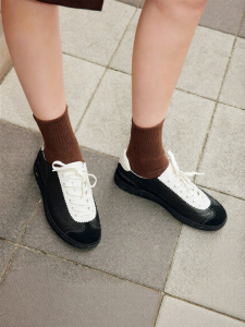 Comfortable Thin Sole Double Shoelace Womens Casual Sneakers