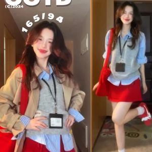 ชุดเสื้อสเวตเตอร์สามชิ้นสไตล์วิทยาลัย คอโปโลลายทาง เสื้อกั๊กถัก กระโปรงทรงเอ ชุดทำงานสำหรับผู้หญิงวัย 18-25 ปี