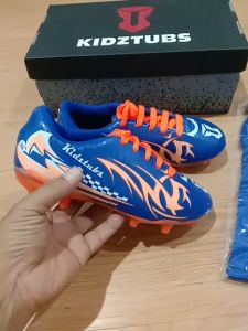 KIDZTUBS Sepatu Bola Anak Paket Komplit Sepatu Bola Tas Skin Deker Kaos Kaki Usia 6-10 Tahun Size 28 29 30 31 32 33 34 35 36 37 KDZ1954010425
