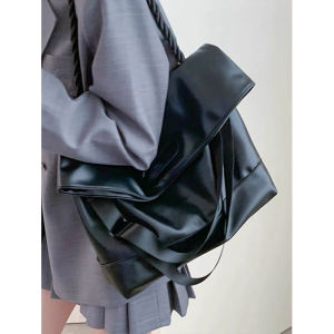 UR Soft Leather Crossbody Bag Womens Commuter Shoulder Bag Large Capacity Casual Tote Bag Fashionable Trending 2024 Summer