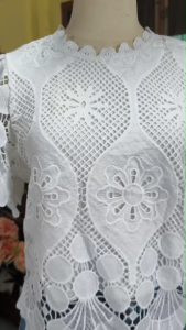 So Hot Issue - เสื้อลูกไม้สีขาว เสื้อขาวใส่งานบวช ใส่ทำบุญ ใส่ไปวัด Freesize อก 42 ยาว 25 นิ้ว No.9666 ส่งฟรี มีบริการเก็บเงินปลายทาง