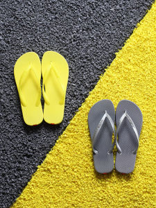 Fashionable Flat Bottom Anti-Slip Couples Summer Beach Sandals Womens Flip Flops Casual Solid Color Rubber Foam Sole Shoes