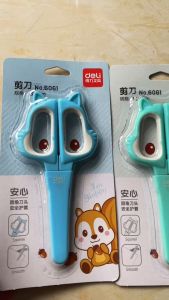 Kéo học sinh Deli 6061 - Kéo thủ công mỹ thuật có nắp bảo vệ