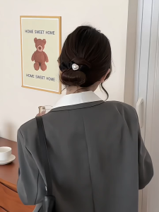 Ikat Rambut Korea Karet Rambut Premium Scrunchie Love Aesthetic dengan Hiasan Mutiara Bentuk Hati