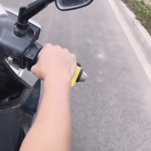 Motorcycle Cruise Assist Hand Rest Throttle Accelerator Control Rocker Grip Universal Handlebar Arm Rest Throttle Assist Handle