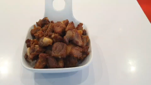 แหนมกระดูกอ่อน ทอดพร้อมทาน ขนาด 250 กรัม ราคา 140 บาท สด สะอาด อร่อย เปรี้ยวกำลังดี ส่งตรงจากเชียงใหม่