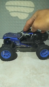 MOBILAN RC OFFROAD 2 WD SCALA 1:18 FREKUENSI 24 GHZ