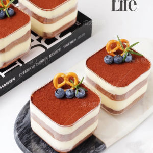 แก้วมูสใช้แล้วทิ้ง แก้วพลาสติกโปร่งใสพร้อมฝาปิดสําหรับการทําเค้กและเบเกอรี่ในครัว