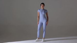 จัดส่งจากจีน [2025] ชุดจั๊มสูทแขนสั้นสีพื้นใหม่ ซิปแน่น ยืดหยุ่นสูง ชุดกีฬาฟิตเนสวิ่ง ชุดจั๊มสูทเก้าจุด ชุดโยคะ 3.8