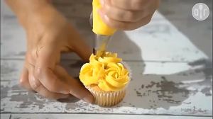 Silicone Piping Bags and Tips Set Cake DIY Decorating Kit with Stainless Steel Nozzle Reusable Silicone Pastry Baking tool