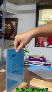 Menu mica A5 đế gỗ cắm tự nhiên sang trọng cho nhà hàng quán cơ quan và doanh nghiệp