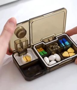 กล่องใส่ยา กล่องใส่แคปซูล ใช้จัดเก็บยาเม็ด ตัดเม็ดยาและบดยาได้ คลาสี 10 ราย สำหรับความสะอาดและปลอดภัย คล้องกล่องที่ปลอดภัย