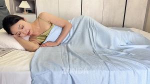 1PC Bamboo Cooling Blanket for Adults Lightweight Breathable Absorbs Body Heat Keeps Cool All Night Soft Skin Friendly Bedding