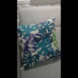 Sarung Bantal Premium Tropical Monstera: Bahan Berkualitas Tinggi & Desain Unik