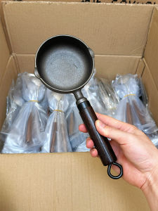 Non-Coated Hot Oil Special Cast Iron Egg Frying Pan Small Pot Deep Pouring Oil Pot Cooking Oil Drip Oil Special Small Iron Pot for Pouring Oil