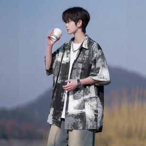 เสื้อเชิ้ตแขนสั้นผู้ชาย ทรงหลวม คอปกพับ สไตล์ลำลอง ฤดูร้อน 2025 ผ้าผสมโพลีเอสเตอร์ ปกโปโล ผ้าฝ้าย ลายดอกไม้