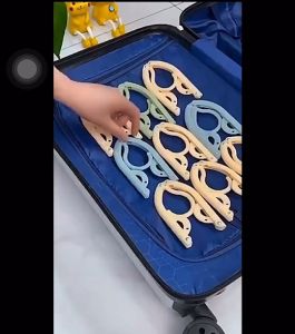 ไม้แขวนเสื้อพับได้ ราคาถูก พกพาสะดวก ประหยัดพื้นที่จัดเก็บง่าย เหมาะสำหรับการเดินทางมากๆ