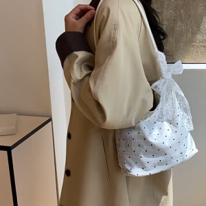 SEA YADOU กระเป๋าสะพายไหล่ลายจุดแฟชั่นผู้หญิงแมทช์ง่ายอินเทรนด์กระเป๋าทรงจีบผ้าพันคอไหมตกแต่ง