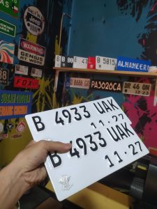Plat Nomor Motor Putih Baut Tanam Font Terbaru