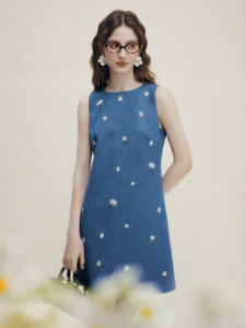 FAMANXUAN | Embroidered Pearl Cotton-like Denim Summer New Waist-Cinching Dress