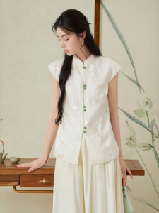 XIANGYING | New Chinese Style Embroidered White Chiffon Blouse