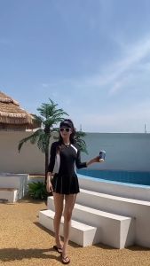Bikini liền thân đồ bơi nữ váy xòe áo khóa zip kéo tay dài phối trắng Marina053
