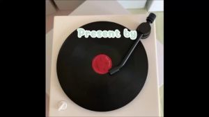 ลำโพงบลูทูธย้อนยุค ดีไซน์เครื่องเล่นแผ่นเสียง สีมินิมอล รุ่นX10 กระเป๋าเดียวกับโลก ปลอดภัย Bluetooth ลำโพงพกพา (ชุดลงเซิร์ฟเวอร์)