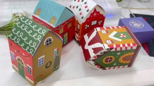 🍭 กล่องทรงบ้านพิม์ลาย แนวตั้ง คริสมาสต์ คุ๊กกี้ ของขวัญ กล่องขนม