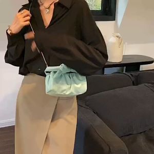 กระเป๋าสะพายข้างหนังนิ่ม ใช้การบริโภคซิปเปิด 2 ชุด เรียนด้วย บริษัท มินิมอลมินิใจ