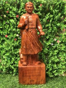 Tượng Trần quốc Tuấn bày phong thủy gỗ hương mun sọc