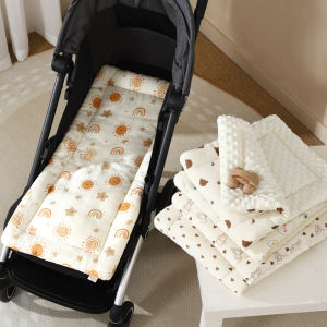เบาะรองนั่งรถเข็นเด็ก ผ้าห่มเด็กอ่อนสำหรับฤดูใบไม้ร่วงและฤดูหนาว พร้อมผ้ารองลายจุด สำหรับรถเข็นเด็ก ที่นอนบุผ้าฝ้าย ขนาด 40*80 ซม.