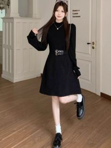 ชุดเดรสสั้นเอวสูงสไตล์ Hebe สำหรับผู้หญิง ฤดูใบไม้ผลิและฤดูใบไม้ร่วง ชุดเดรสสีดำพื้นฐานคอตั้งสูง ชุดเดรสสั้นทรงเข้ารูป