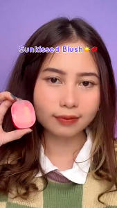 Cream blush multifungsi warna peach-apricot tahan lama dan mudah dibaurkan warna nude alami yang bercahaya cocok untuk warna kulit sawo matang menciptakan tampilan riasan yang segar dan natural. Mini blush portabel powder blush dan matte blush.