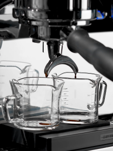 MHW-3BOMBER TRANSPARENT DOUBLE-SPOUT GLASS MEASURING CUP