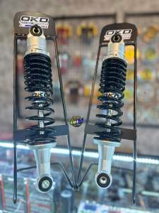 โช๊คหลัง OKD เเท้ สำหรับใส่ เวฟ ดรีม ความสูง320มิล ตัวโช๊คเป็นระบบเเก๊ส สามารถปรับนิ่มเเข็งที่สปริงได้ (หูล่างหลบบังโซ่)