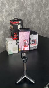 Gimbal Q18 - Thiết bị ổn định camera tự sướng 3 trục tích hợp đèn làm đẹp và điều khiển từ xa