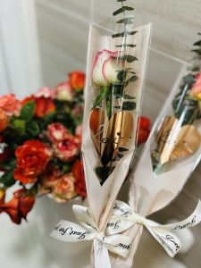 Rose Flower Bouquet Twist Stick Transparent Glass Paper Packaging Triangle Fresh Flower Delivery Floral Art Supplies