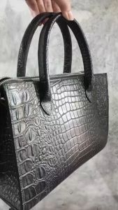 Tas Wanita Kulit Sapi Motif Croco Warna Hitam - Garansi 1 Tahun