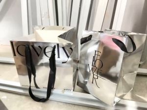 มาใหม่ ถุงกระดาษหนา สีเงิน Flower ใส่ดอกไม้ ใส่ของขวัญ สาบหิ้ว แบบริบบิ้นยาว พร้อมส่ง