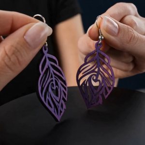 Wooden earrings with an attracitve packaging