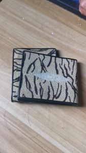 กระเป๋า​ปลากระเบนลายปากา​รัง