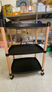 Xe đẩy spa 3 tầng khung gỗ mặt nhựa ABS 68*32*45cm | Kệ gỗ spa 3 tầng chắc chắn