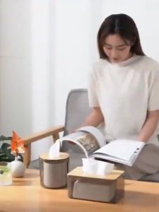 Wooden Tissue Box Transparent Napkins Paper Pumping Box Nordic Style Facial Tissues Dispenser Waterpoof Tissue Organizers Box with Wooden Lid Desktop Tissue Storage Box