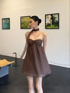 audwyn | Áo Blouse Không Quai Dạng Suông Ôm Thân Nhẹ Pháp Đa Năng