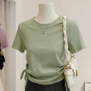 เสื้อยืดคอกลมแขนสั้นทรงสลิมฟิตสไตล์ย้อนยุคสไตล์อเมริกันสำหรับผู้หญิงในช่วงฤดูร้อน ดีไซน์เซ็กซี่ ดีไซน์เฉพาะตัว ชุดชั้นใน คอตั้ง