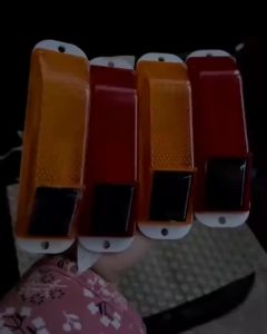 Solar Strobe Warning Light blinker Outline Safety Traffic Night Warning Flashlight LED Solar Warning Light For Car Construction Obstacle Flashing Light Barricade Fence Night Light Solar Emergency Light Beacon Barricade Construction Obstacle Flashing Light