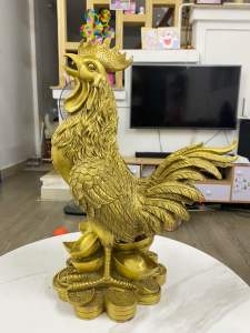 Tượng Gà Trống Chữ Phúc Đứng Bệ Vàng Bằng Đồng Cao 48cm Ngang 25cm ( đường kính 35cm) Nặng 7kg Hàng Đẹp