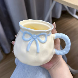 แก้วกาแฟเซรามิกลายผีเสื้อพร้อมฝา แก้วน้ำคู่ ของขวัญวันเกิดสำหรับผู้หญิง ของขวัญของเพื่อน ช้อน ชาม ชุดน้ำชา เครื่องเขียน