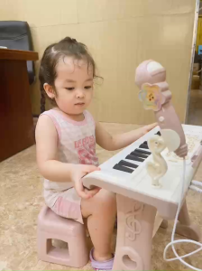 Đàn organ điện tử có micro kèm sạc pin cho bé đàn piano 37 phím cao cấp cho bé